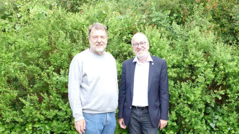 Freuen sich auf zahlreiche Bewerbungen: Kersten Stubendorff (BUND, Ortsgruppe Neu Wulmstorf) und Stiftungsratsvorsitzender Wolf-Egbert Rosenzweig | Foto: ein