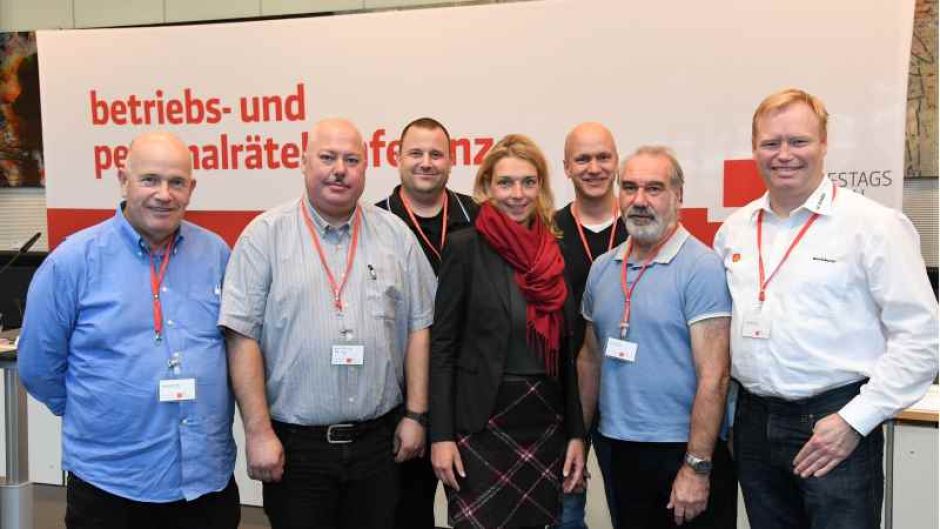 Die Bundestagsabgeordnete Svenja Stadler mit „ihren“ Gästen der Betriebs- und Personalrätekonferenz der SPD: Manfred Marunge (von links), Maik Strümper, Malte Staiger, Markus Beecken, Hans-Ulrich Koch und Michael Schulze. | Foto: ein