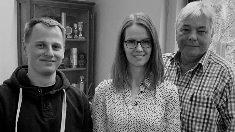 Die FDP-Fraktion trauert um ihr Mitglied Günter Rosenberger (rechts), hier mit der Fraktionsvorsitzenden Viktoria Isabell Ehlers und Fraktionskollege Tom Niemeier. | Foto: ein