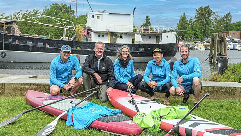Lars Rückert (2.v.l.) freut sich, dass das Hamburger Team Elb Squad mit Lars und Agnes Wudtke, Best Krass und Benedikt Auer (v.L.) in Dänemark für den guten Zweck antreten kann. Nicht im Bild: Steve Leichsenring. | Foto: Niels Kreller