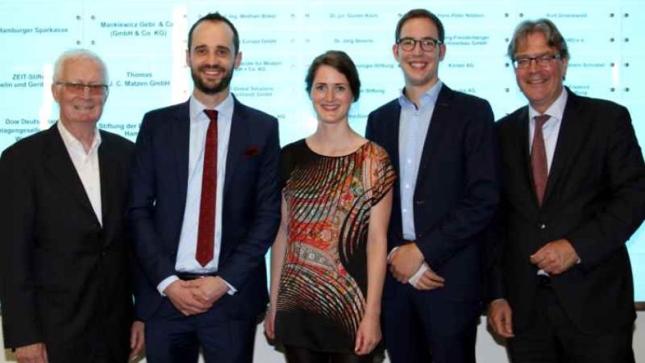 (v.l.n.r.) Rolf Dalheimer, Richard Bäumer, Anne Rynek, Maximilian Stark, TUHH-Präsident Ed Brinksma. | Foto: ein