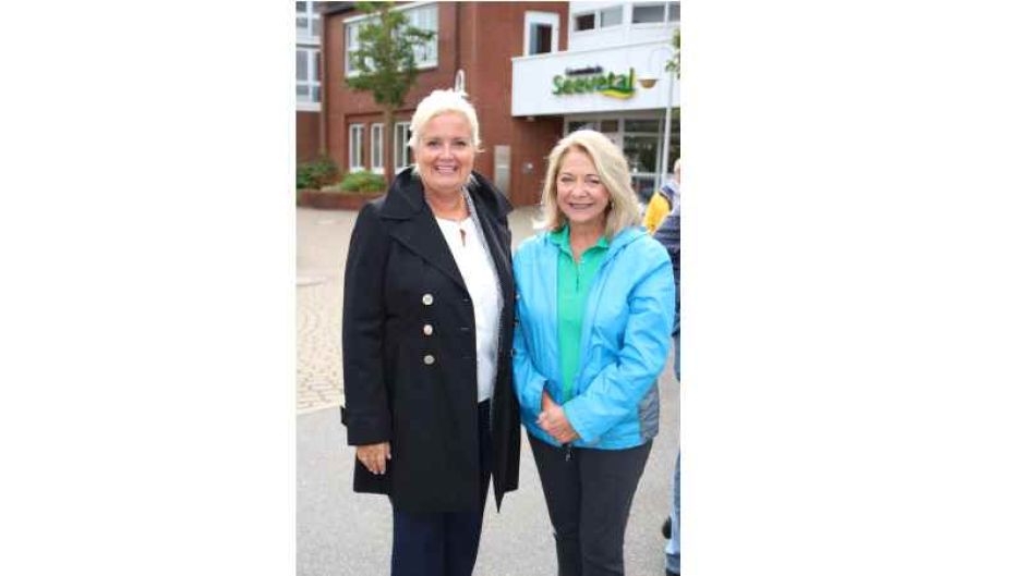 Seevetals Bürgermeisterin Martina Oertzen (l.) mit der Bürgermeisterin von Decatur, Julie Moore-Wolfe | Foto: ein