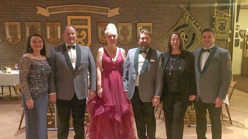 Das Ohlendorfer Königsgespann: Helena & Stefan Schantini (von links), Königin & König Meike & Martin Hofmann sowie Ulrike & Burkhard Kage. | Foto: SK Ohlendorf