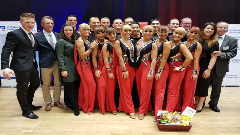 A-Formation von Blau-Weiss Buchholz. | Foto: ein