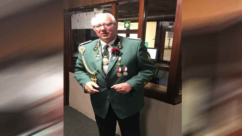 Lothar Isack ist König der Könige im Schützenverein Hausbruch. | Foto: ein