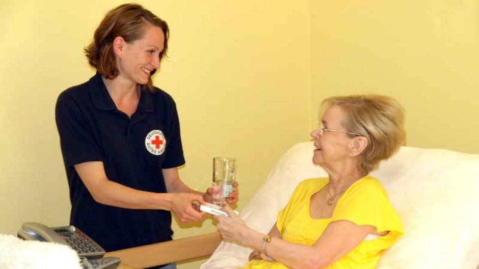 Ambulante Pflege ist vielfältig. Ein Info-Frühstück am kommenden Montag im DRK-Seniorentreff dreht sich um das Thema. | Foto: ein