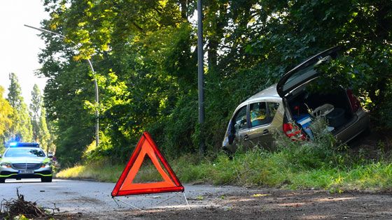 Bei diesem Unfall auf der Hohen Straße wurde eine vierköpfige Familie verletzt. | Foto: HamburgNews