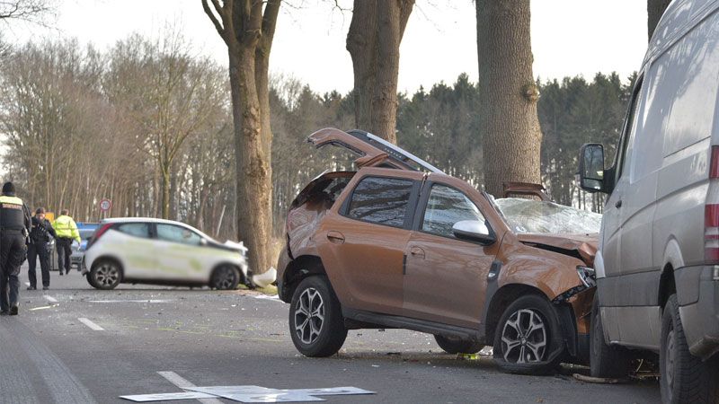 Bei einem Unfall auf der B3 nahe Elstorf wurden am Nachmittag drei Personen teils schwer verletzt. | Foto: JOTO
