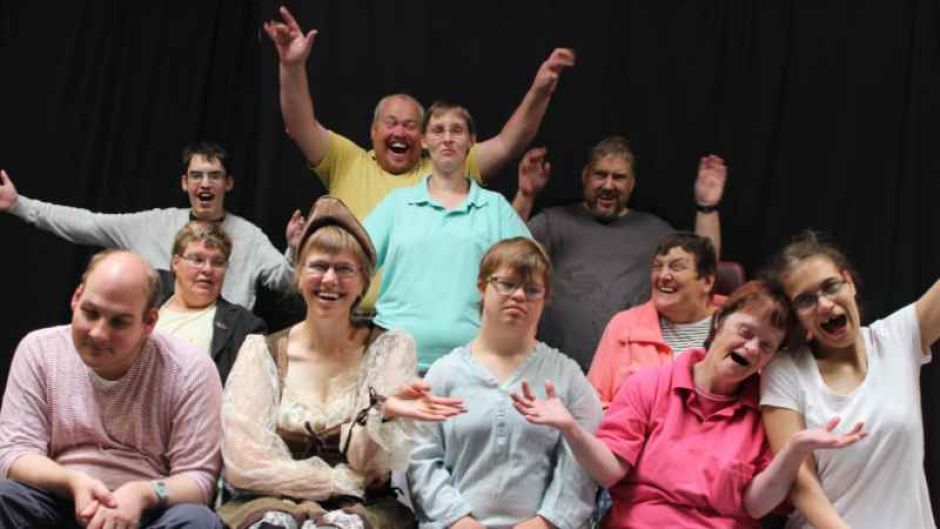 Jubelnde Gewinner aus dem Theater-Ensemble Tostedt. | Foto: ein