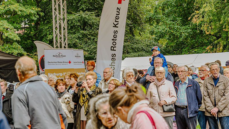 Am Sonntag wird auf dem Harburger Rathausplatz beim Herbstfest gefeiert. | Foto: Niels Kreller