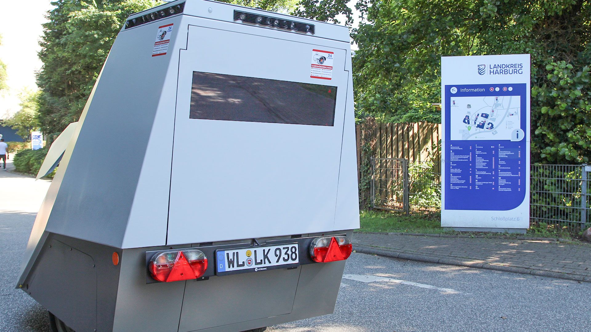 Der neue Anhänger zur Geschwindigkeitsüberwachung im Landkreis Harburg geht ab sofort in Betrieb. Foto: Landkreis Harburg