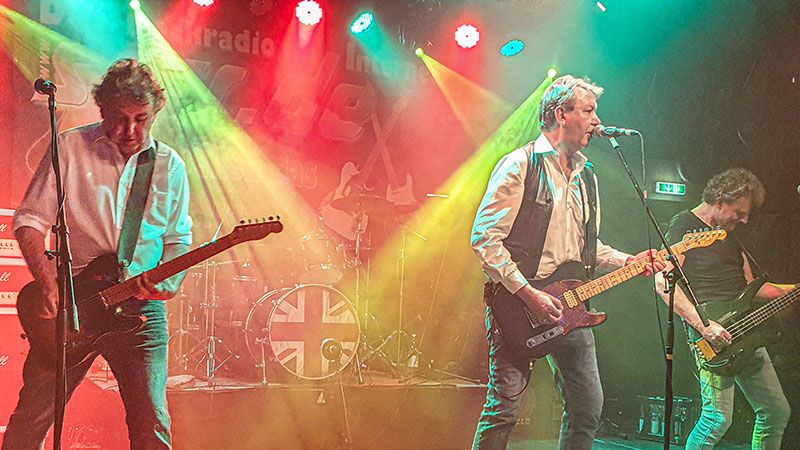 Am Samstag rocken Break Even, die Status Quo-Coverband, die Bühne beim Jubiläum des Moorburger TSV. | Foto: ein