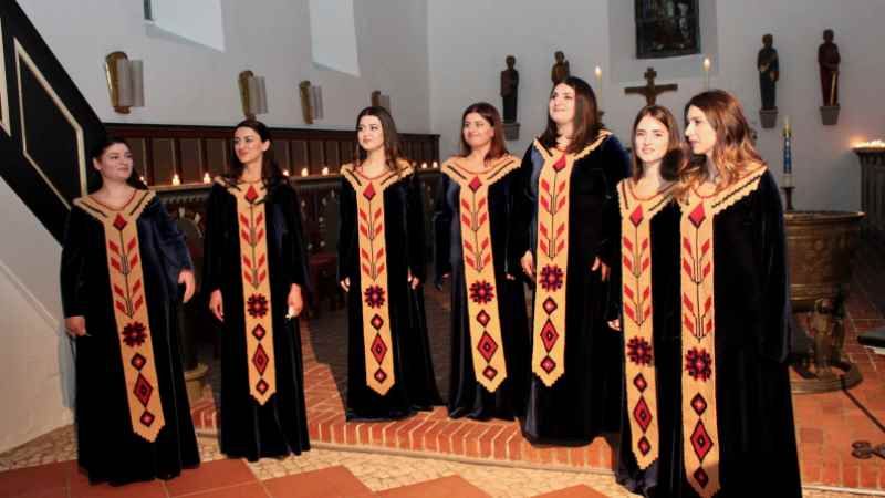 Der St. Geghard-Chor aus Armenien sang in der Hittfelder Mauritiuskirche. | Foto: ein