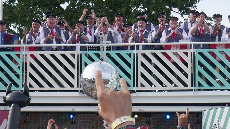 Der Harburger Shantychor "De Tampentrecker" wurde in Wacken von den Besuchern richtig gefeiert. | Foto: Anika Knieper