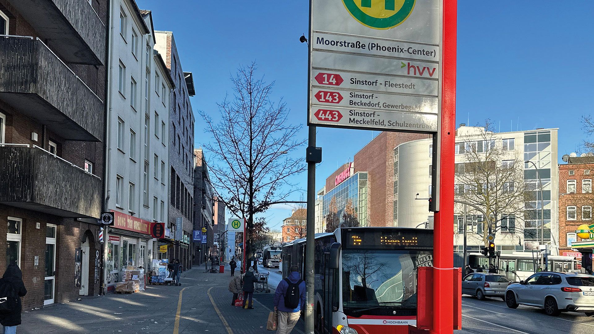 An der Haltestelle Moorstraße schlug der Täter zu und verletzte den Busfahrer schwer. | Foto: Lenthe-Medien
