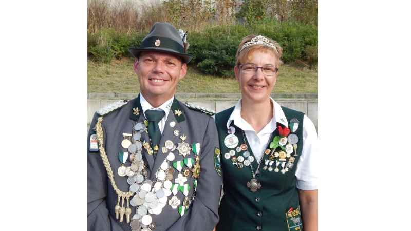 Heidenauer Vizekönig Sven Kamin mit Damenkönigin Kirsten Hennig | Foto: ein