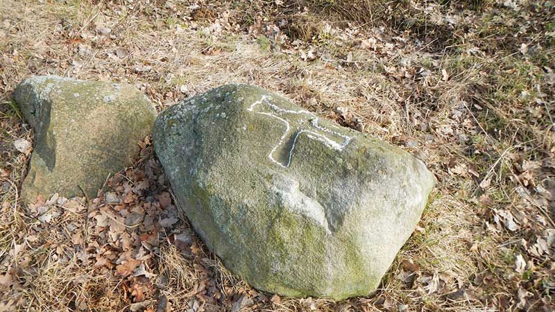 Dieser Grenzstein bei Klein Leversen war teil einer mindestens 600 Jahre alten Grenzmarkierung. | Foto: ein