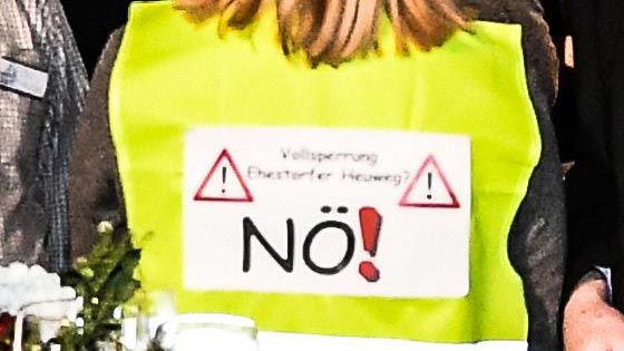 Eine Vollsperrung wie sie jetzt am Ehestorfer Heuweg kommen soll, war von vornherein die Befürchtungen der Betroffenen. | Foto: Niels Kreller