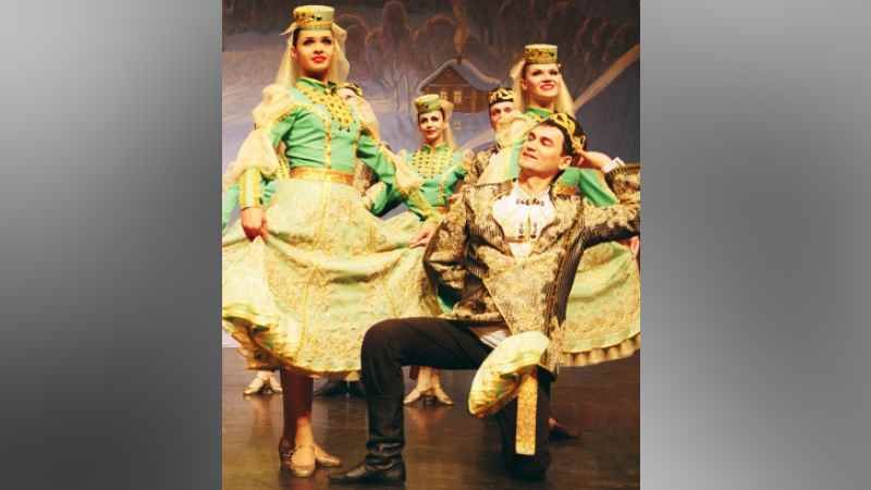 Ein farbenfrohes Tanzpaar. | Foto: ein