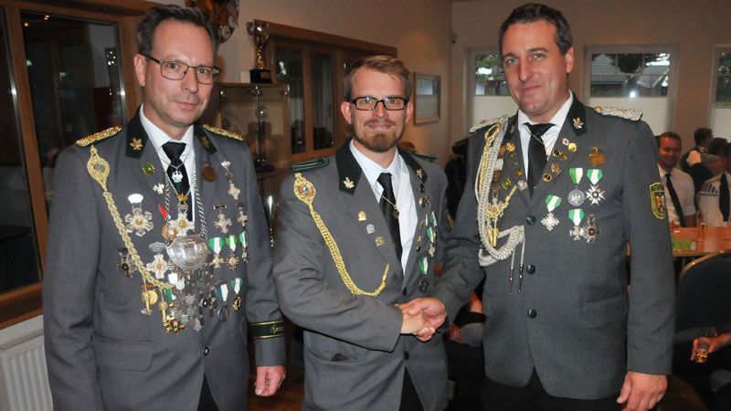 Das Siegertrio des „Corona“-Schlussschießens in Elstorf: Volker Nützel (von links), Björn Horstmann und Sebastian Pietsch. | Foto: Wilfried Stresow/SV Elstorf