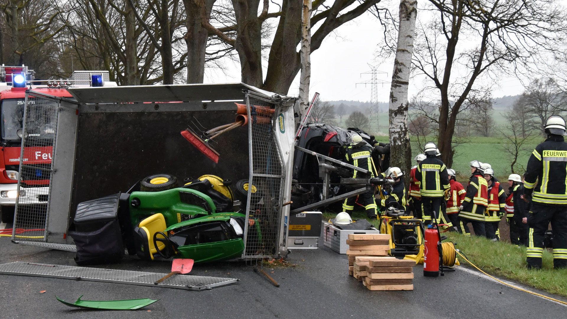 Eine Schwerverletzte hat ein Verkehrsunfall am Donnerstagnachmittag auf der Kreisstraße 5 zwischen Lübberstedt und Eyendorf (Samtgemeinde Salzhausen) gefordert. | Foto: ein