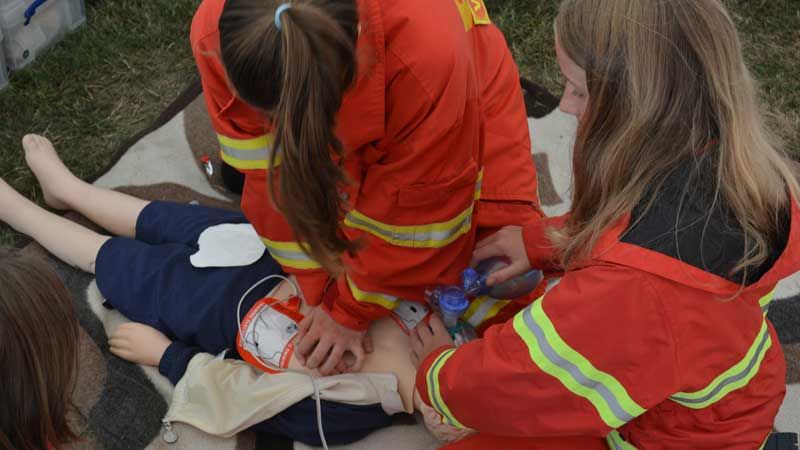 Auch die Reanimation übten die jungen Retter. | Foto: ein/DLRG Roja Behrend