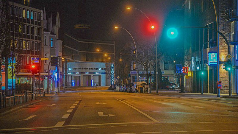 Im Großen und Ganzen war es auch in Harburg, wie hier am Harurg Carrée, zwischen 21 und 5 Uhr ruhig - die Ausgangsbeschränkung wurde weitgehend akzeptiert. | Foto: Dieter Dachs