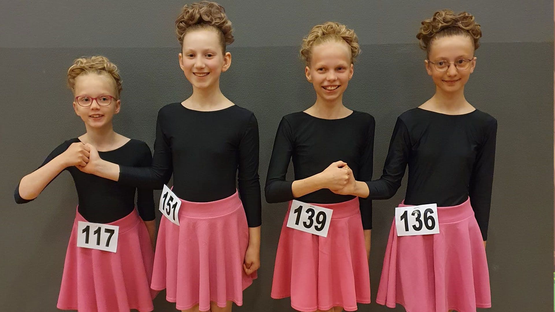 Katelyn Christmann (von links), Theresa Grot, Tessa Christmann und Lotta Grot. | Foto: HNT Irish Dance Academy/privat