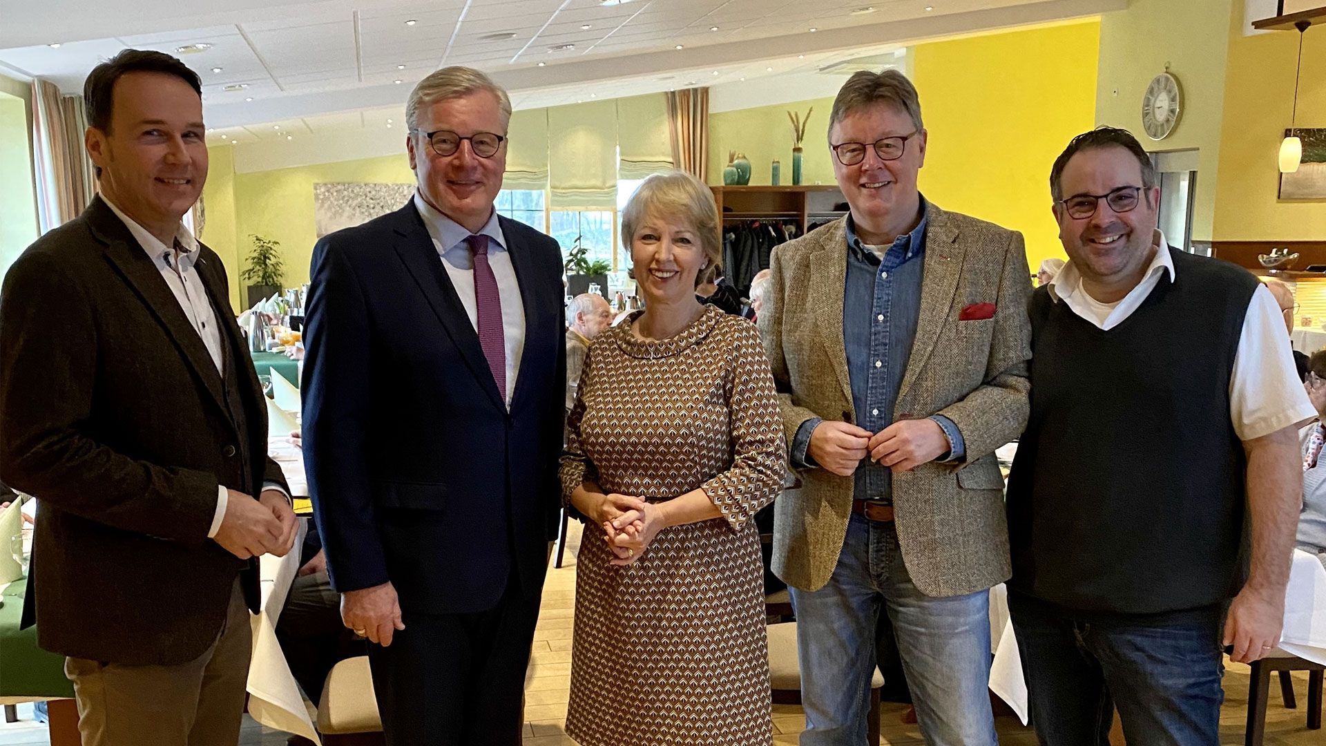 Prominente Christdemokraten in Klauenburg: André Bock (von links, MdL), Dr. Bernd Althusmann (MdL), die CDU-Kreisvorsitzende Britta Witte aus Jesteburg, Michael Grosse-Brömer (MdB), und Jan Bauer MdL. | Foto: ein