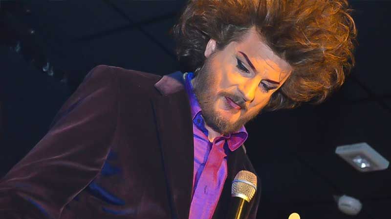 Kay Ray ist der fleischgewordene Klingelstreich: Provokation und Poesie! Trash und Tabula rasa. | Foto: Sören Noffz