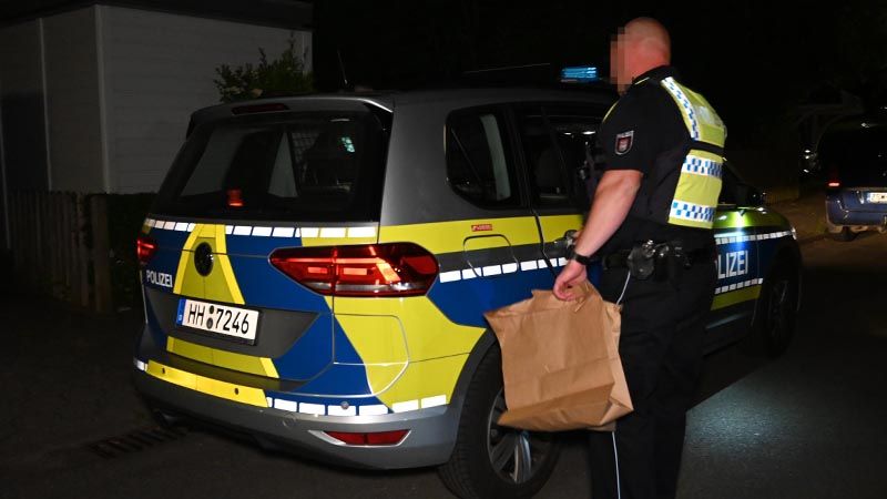 Die Polizei konnte einen teil der bekleidung des Täters sicherstellen. | Foto. HamburgNews