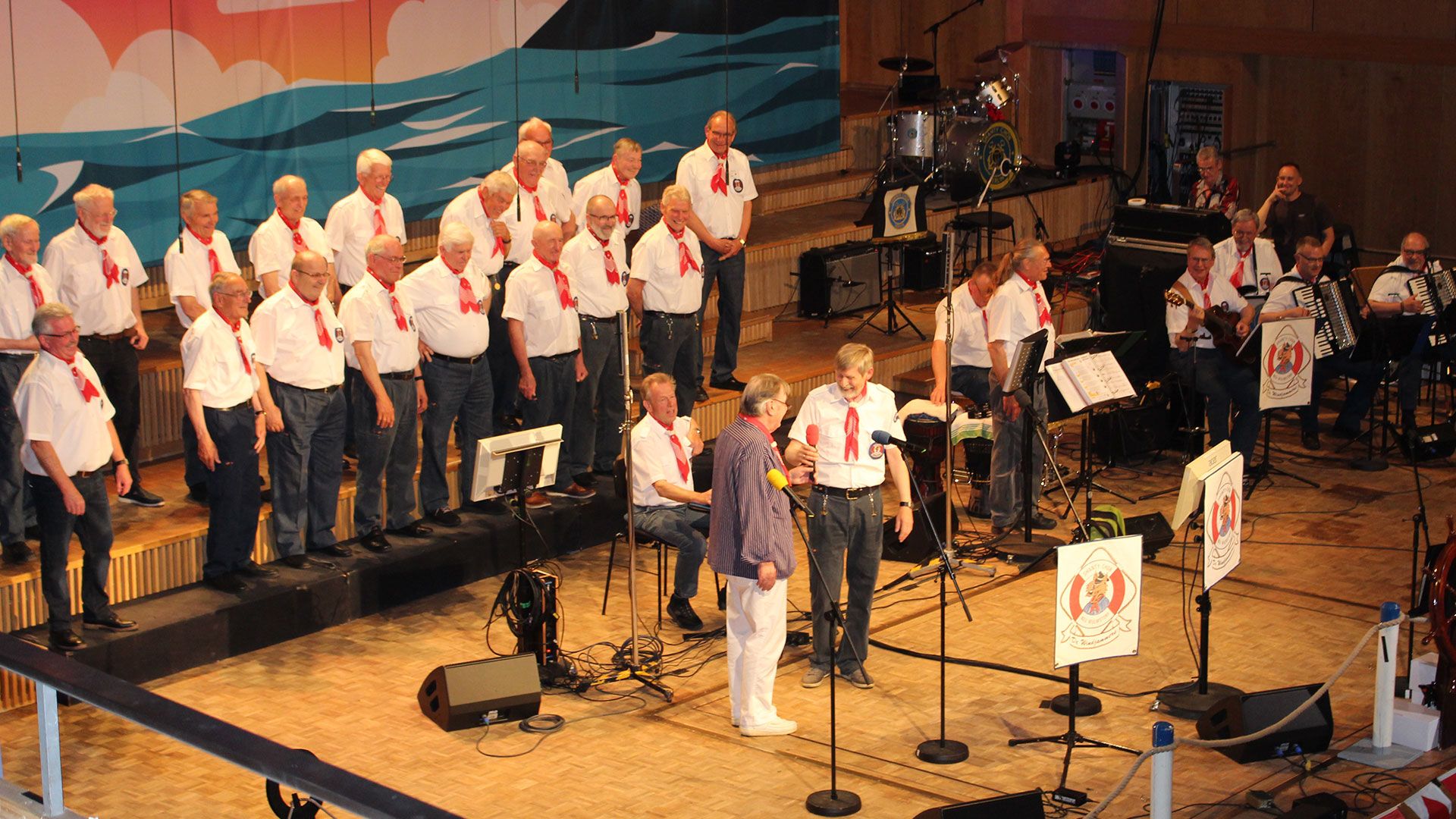 Der Shanty-Chor Neu Wulmstorf e.V. "De Windjammers", der vor rund einem Jahr auch im Haus des Rundfunks in Berlin-Charlottenburg begeisterte (unser Foto), ist am Sonntag, 5. Mai, in Ahlerstedt/Ortsteil Ahrensmoor zu erleben. | Foto: ein