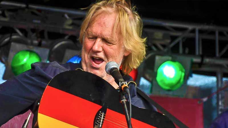Gunter Gabriel absolvierte sein letztes Konzert am 10. Juni auf dem Binnenhafenfest. Am Abend desselben Tages erlitt er seinen Sturz. | Foto: Sören Noffz