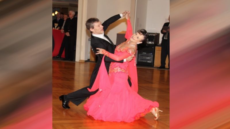 Das Foto zeigt Thomas und Katrin Bressau. Sie tanzen in der Sonderklasse Senioren III. | Foto: ein