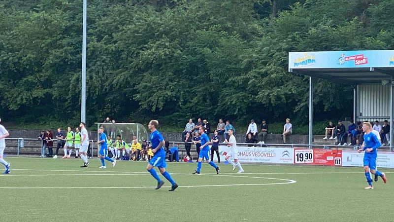An einem "epischen Kiesbarg-Abend" holte der FCS den Sieg gegen FC Union Tornesch. | Foto: ein