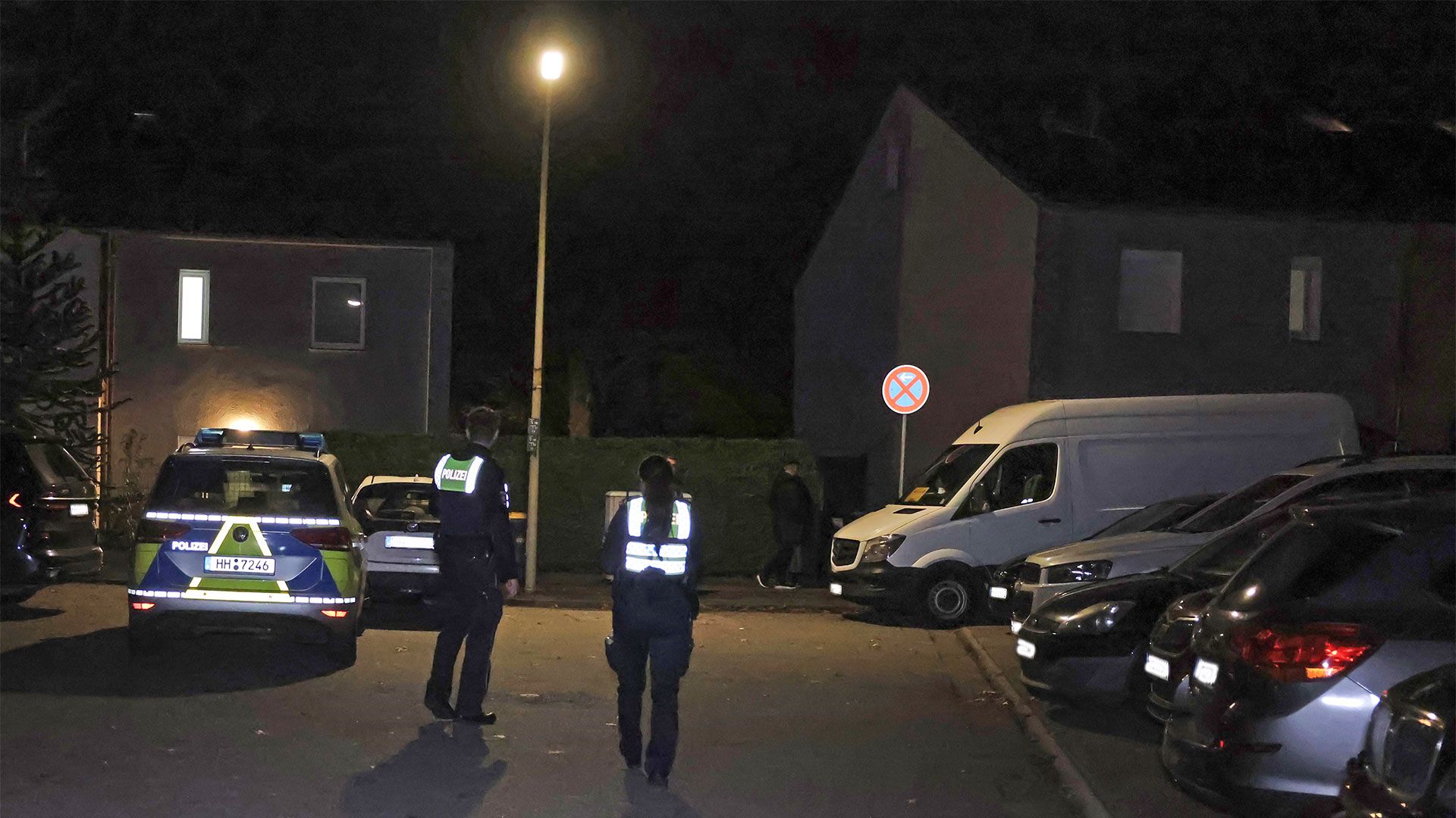 Die Polizei sichert nach dem Raubüberfall die Spuren am Tatort. | Foto: Lenthe-Medien/Reimer