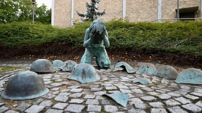Das "Trauernde Kind" ist wieder da. Foto: Lenthe-Medien