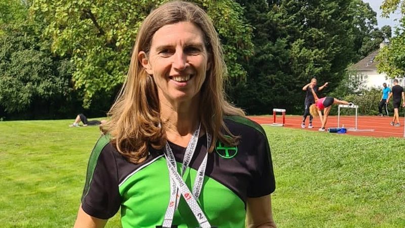 Anja Schönemann von der Hausbruch-Neugrabener Turnerschaft (HNT) mit ihren beiden Silbermedaillen. | Foto: HNT