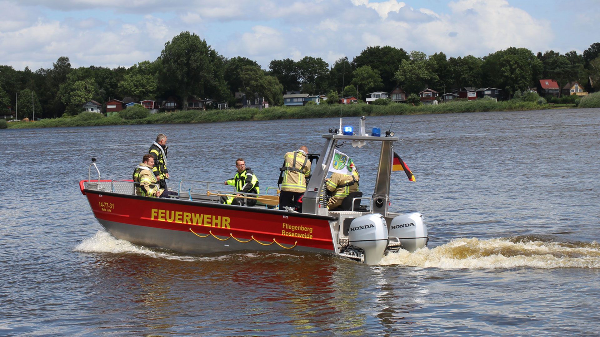 DIe Feuerwehr suchte in der Elbe nach der vermissten 85-Jährigen. | Foto: Pressestelle Feuerwehr Seevetal