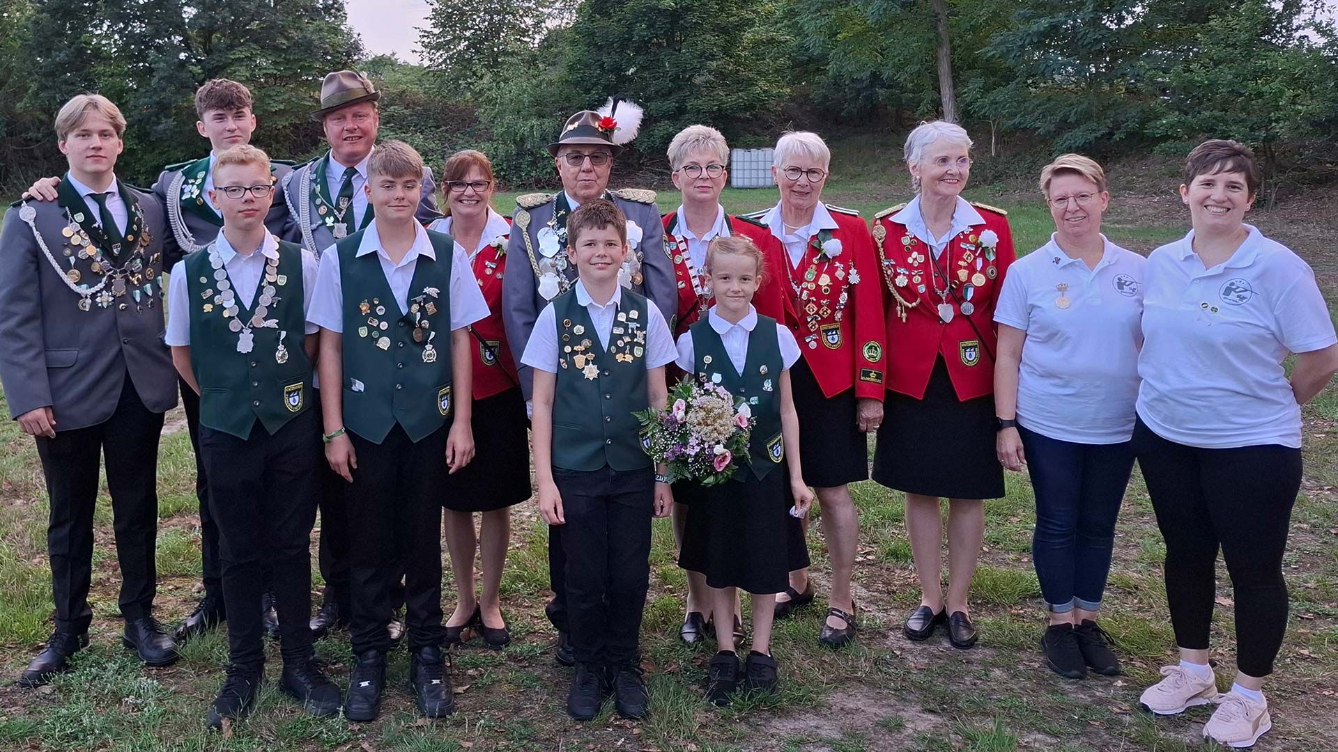 Die Ashausener Majestäten freuen sich mit ihren Crews auf das Fest. Foto: ein
