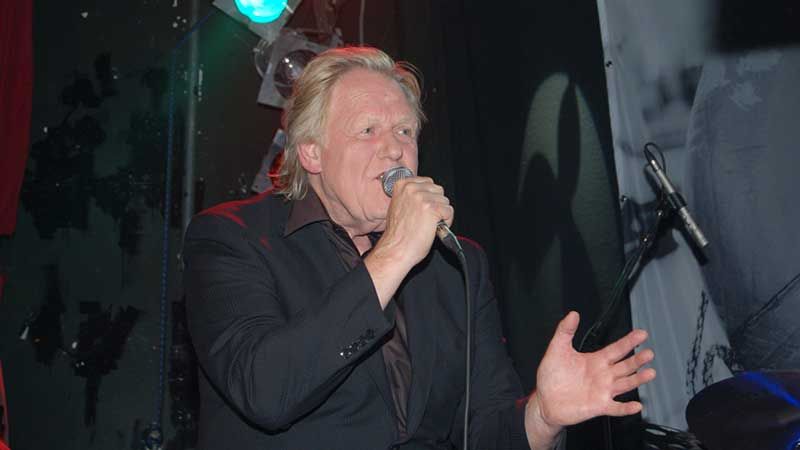 Auf ihn freuen sich die Besucher des Harburger Binnenhafen-Fests: Gunter Gabriel. | Foto: ein