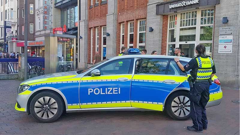 Die Polizei konnte mit einem Großaufgebot den Mann in der Lüneb urger Straße festnehmen. | Foto: André Lenthe Fotografie