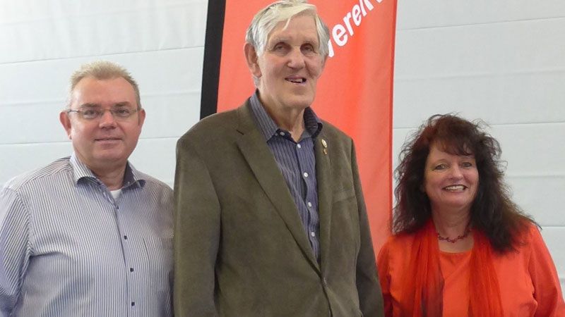Stefan Frommann und Walter Hagemann wurden für zwei weitere Jahre als Vorstände bestätigt, zusammen mit Kerstin Franke, die die TuS-Geschäftsstelle im Sportzentrum Seevetal leitet. | Foto: U. Vergin