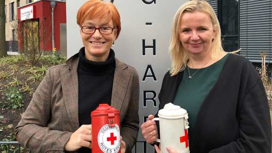 Petra Weiss (rechts) ist neue Ansprechpartnerin für Spender beim DRK Harburg. Dr. Dirka Grießhaber verlässt den Kreisverband. | Foto: DRK-Kreisverband Hamburg-Harburg e.V.