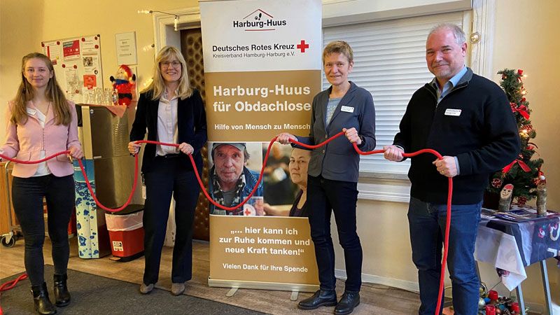 Ziehen gemeinsam an einem Strang: Christina Lechler (von links), Sandra Becker, Dr. Simone Thiede und Ulrich Bachmeier. | Foto: DRK Harburg