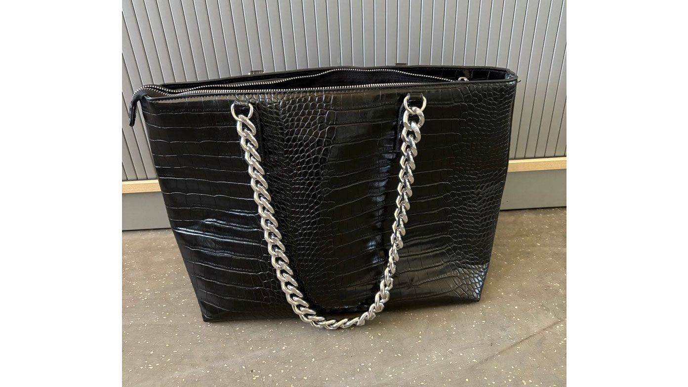 Die sichergestellte Handtasche. | Foto: ein