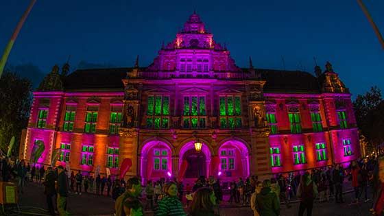 Festlich und schön war das Harburger Rathaus zur Nacht der Lichter illuminiert. | Foto: Niels Kreller