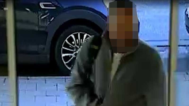 Nach diesem Mann fahndet die Polizei. Er soll am 15. Februar den Budni in Heimfeld überfallen haben. | Foto: ein
