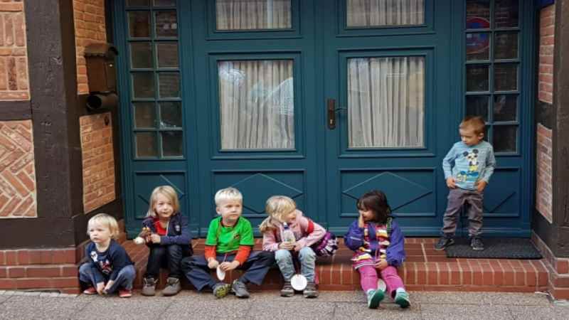 Historisches Haus - junges Leben: Die Kinder der DRK-Kita Rot-Kreuz-Straße in Winsen entdecken Winsen. | Foto: ein