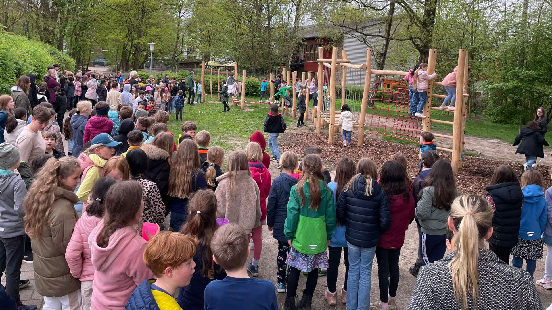 Eröffnung des Motorik-Parcours an der Schule Marmstorf. | Foto: ein